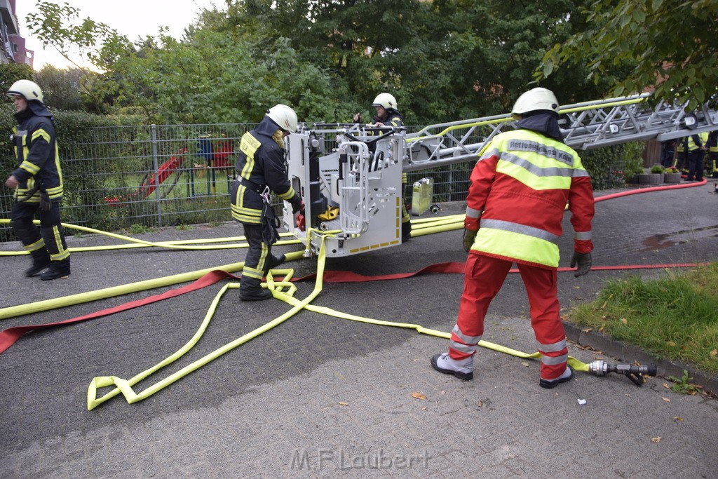 Feuer 2 Y Koeln Suerth Elisabeth Selbertstr P208.JPG - Miklos Laubert